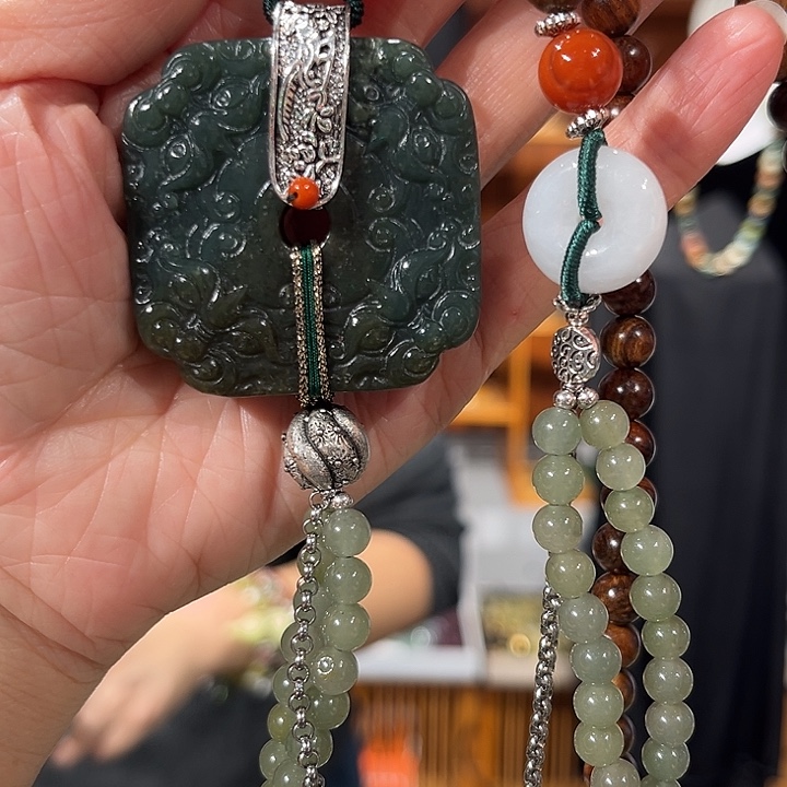 未镶嵌岫玉吊坠(赠链)