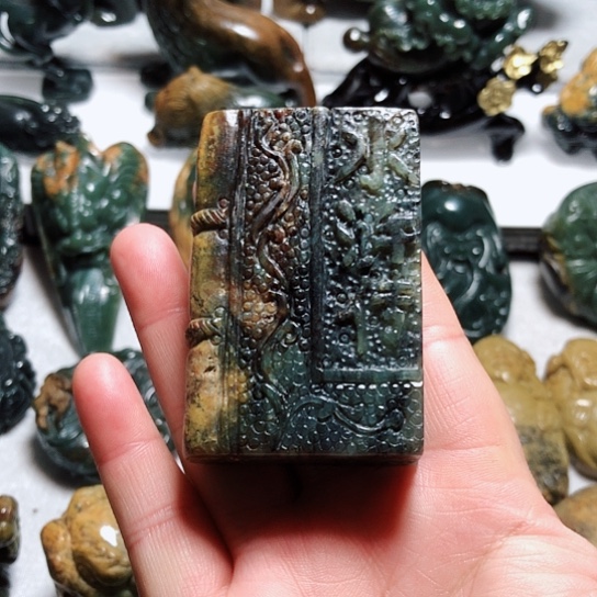 岫岩河磨玉（透闪石质玉）把件未镶嵌