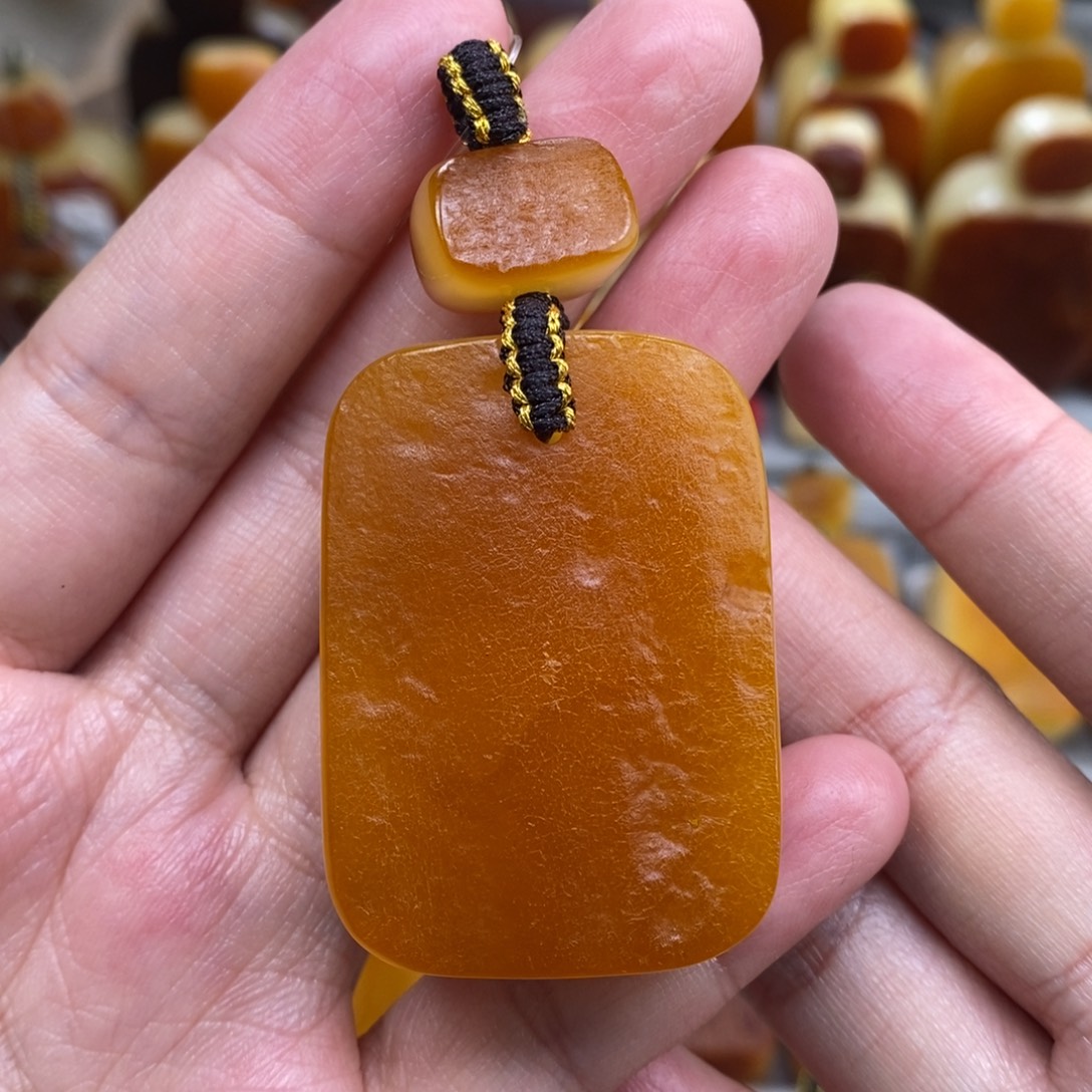 蜜蜡未镶嵌珠宝奇石