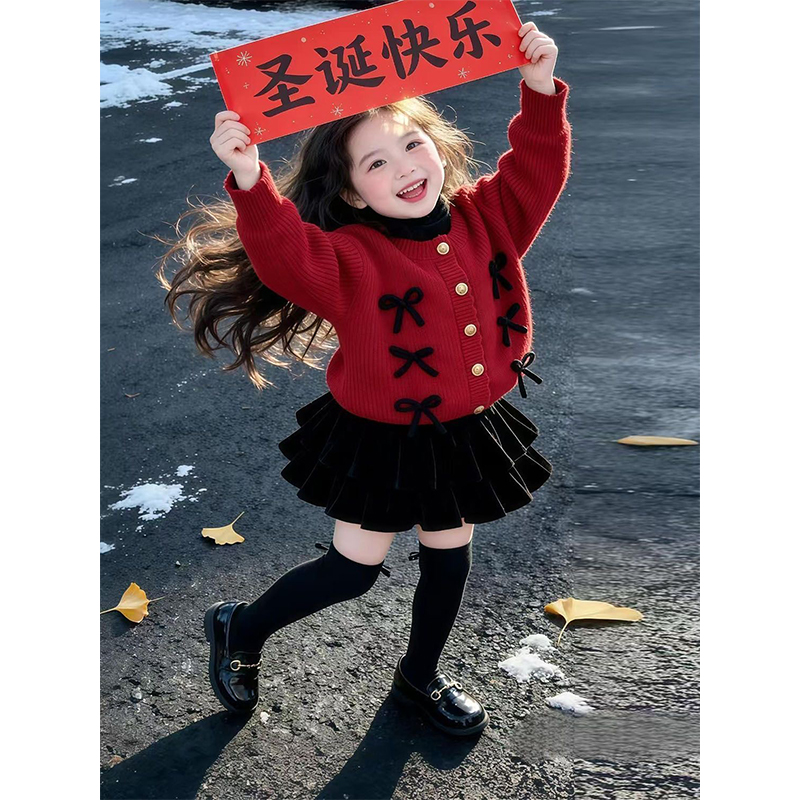 韩国女童圣诞穿搭2025冬季新年红色蝴蝶结毛衣开衫+丝绒半裙套装