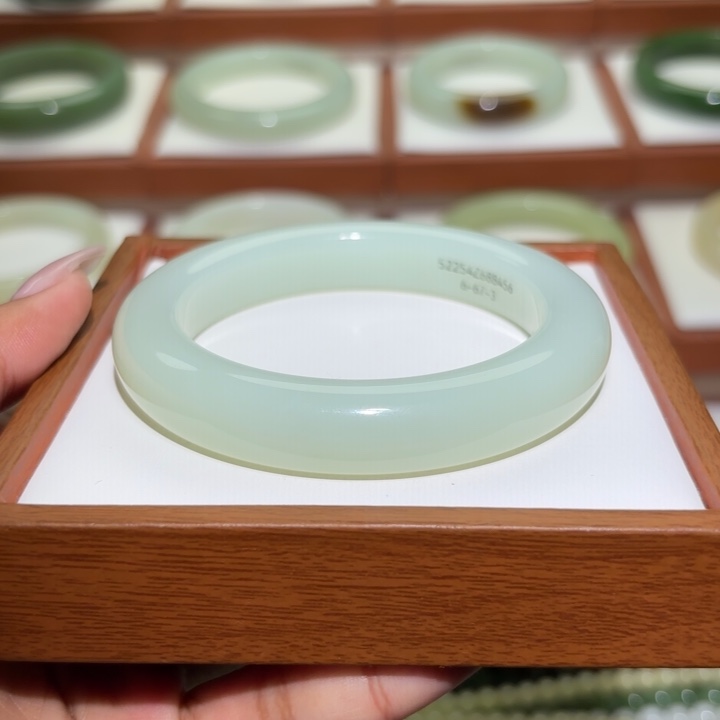 和田玉未镶嵌手镯且末冰肉底奶蓝卡56/57