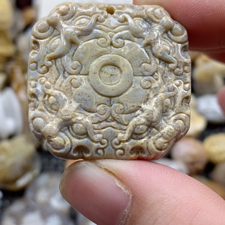 颈饰未镶嵌硅化珊瑚（珊瑚玉）小