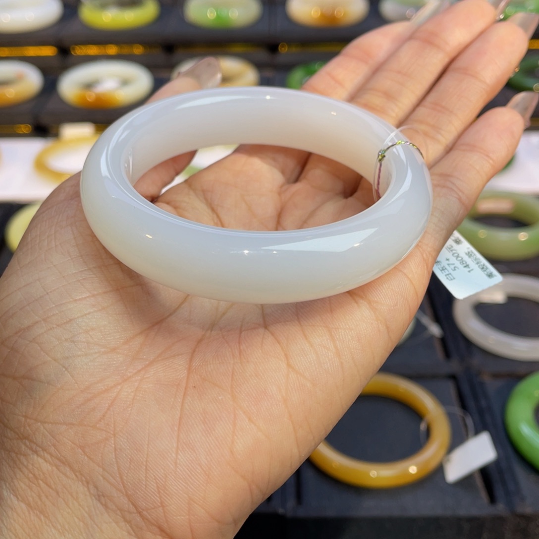 和田玉手镯未镶嵌