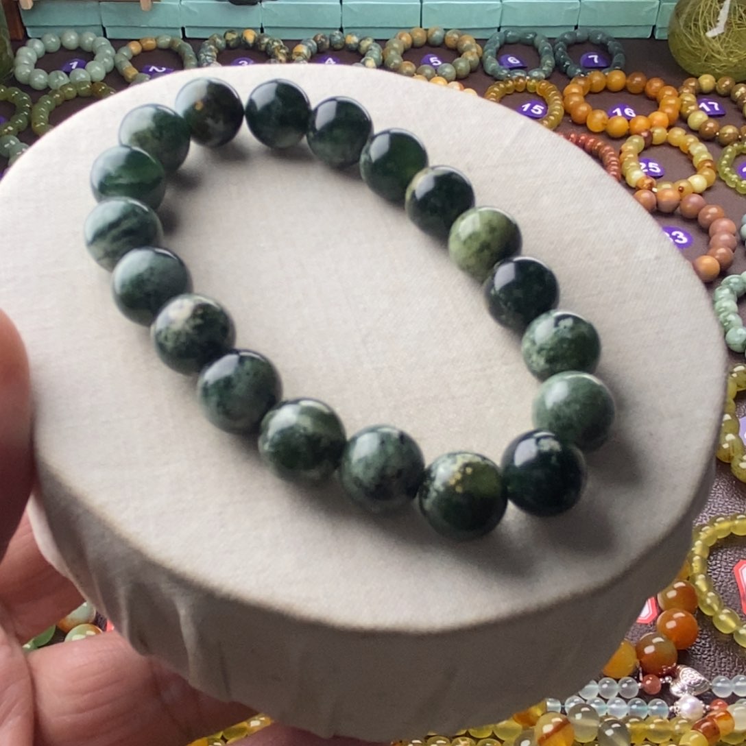 蛇纹石玉手串未镶嵌