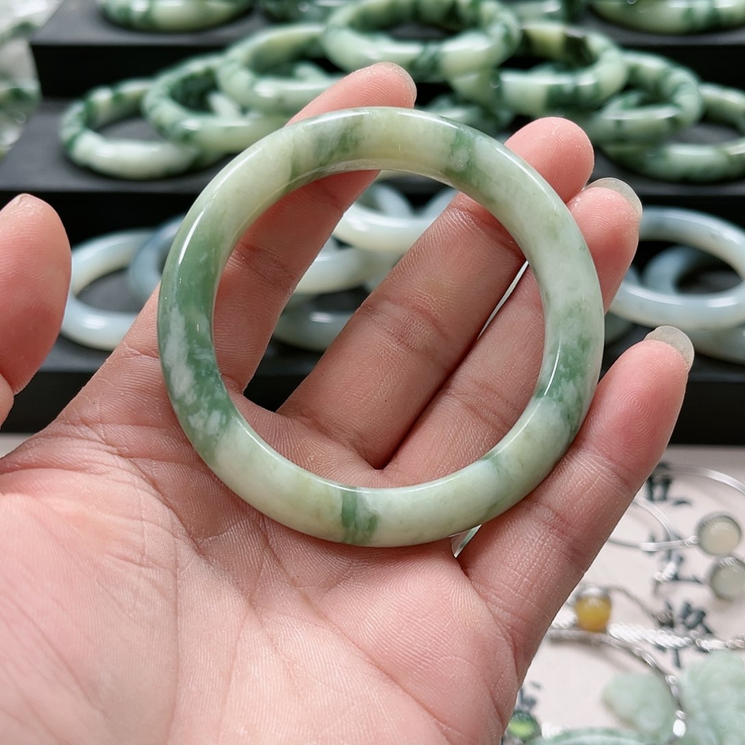 【闪购商品】未镶嵌透闪石-蛇纹石玉手镯纯