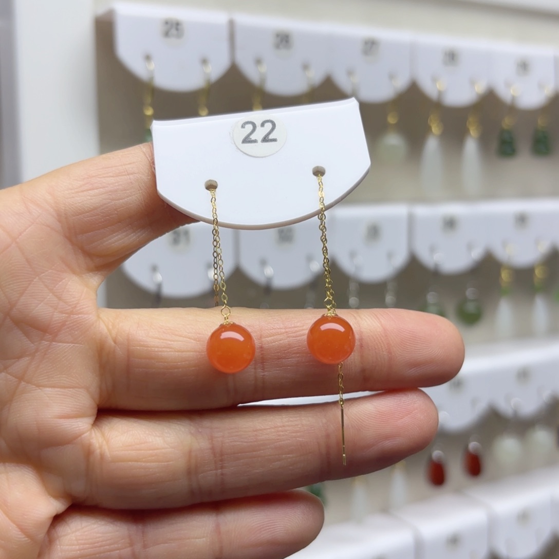 18K金镶嵌南红玛瑙耳饰