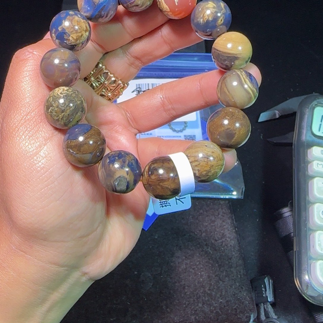 琥珀未镶嵌裸石琥珀