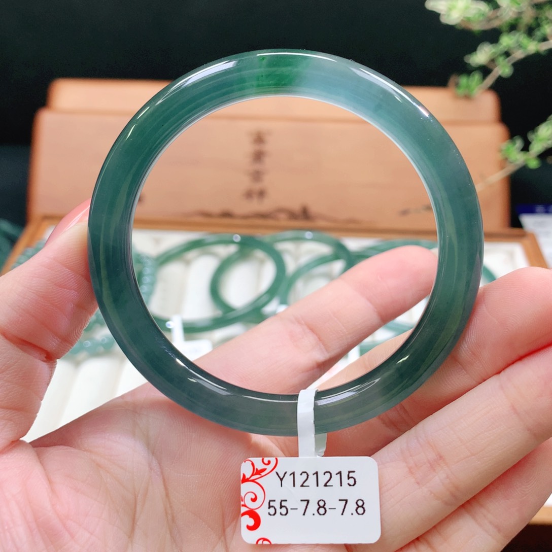 翡翠手镯未镶嵌天然