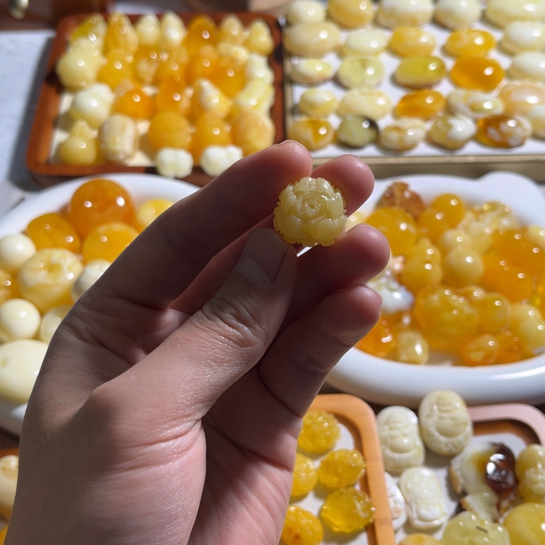 琥珀手链未镶嵌江**n蜜蜡牡丹花