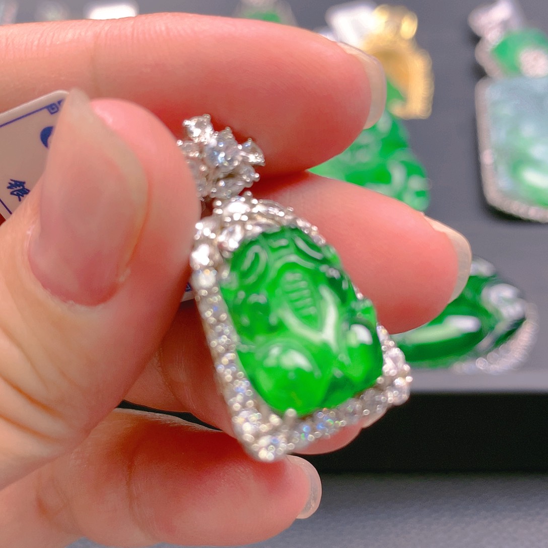 翡翠颈饰银S925镶嵌翡翠