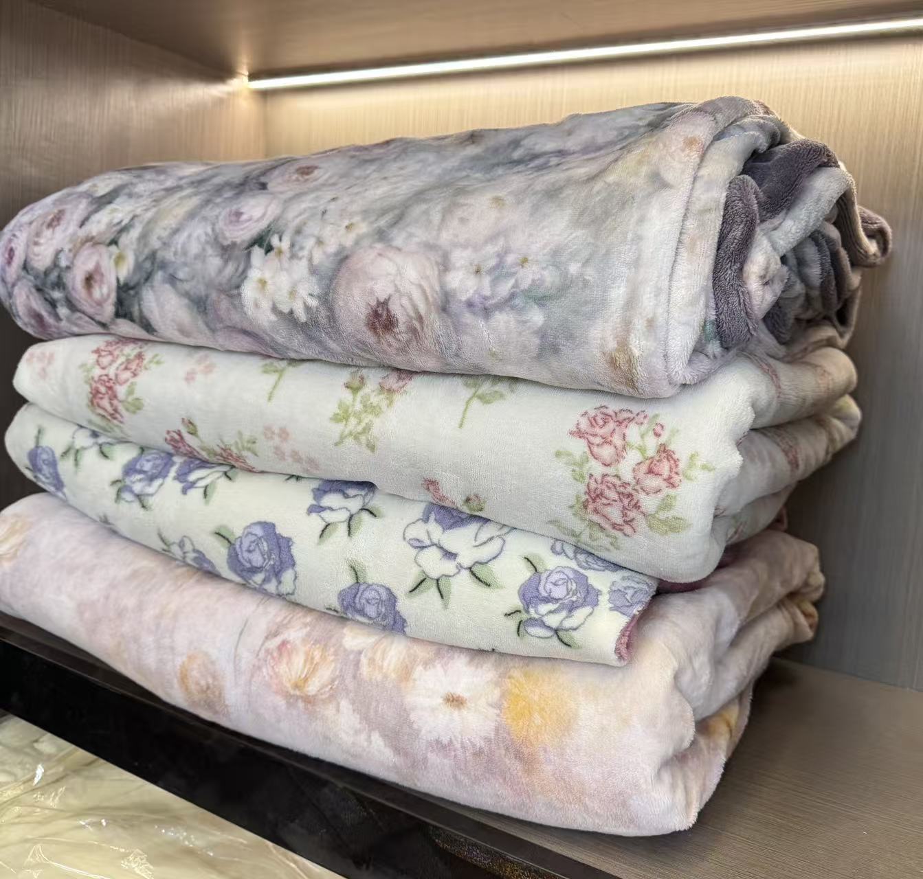 样品牛奶绒单被套200*230cm