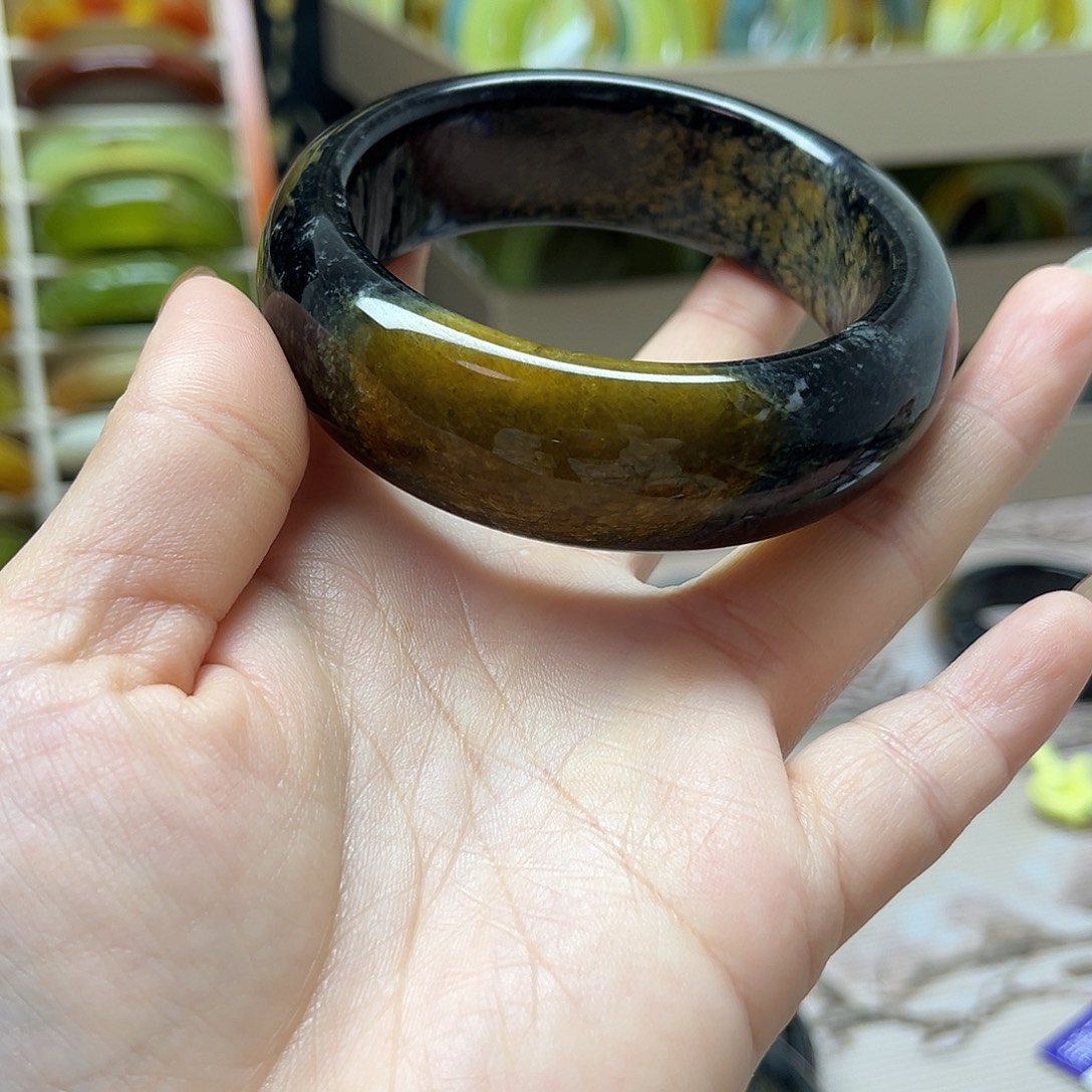 ****岫玉未镶嵌手镯不退换