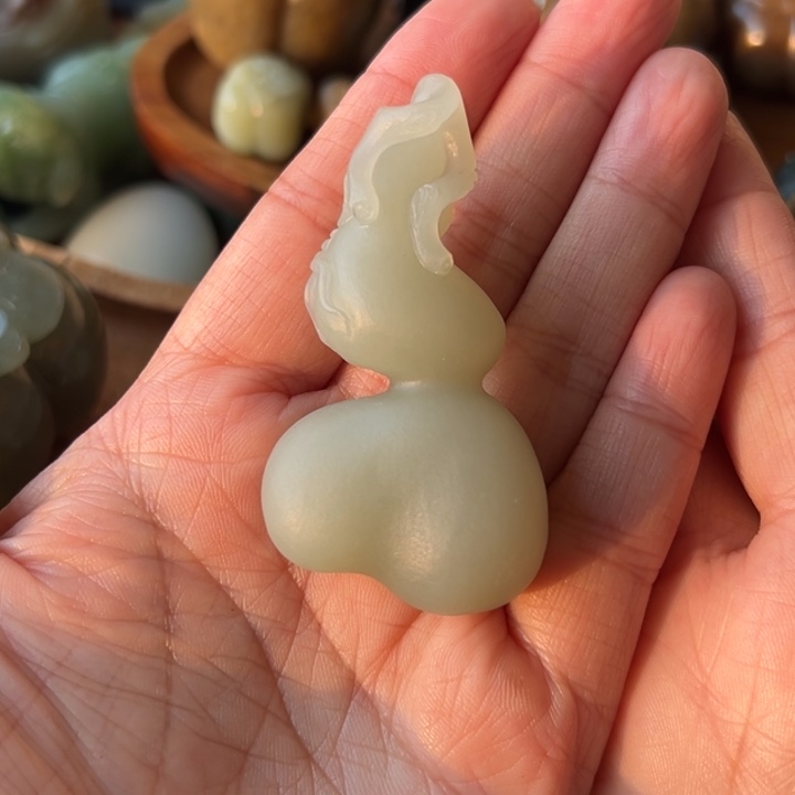 颈饰未镶嵌和田玉子*