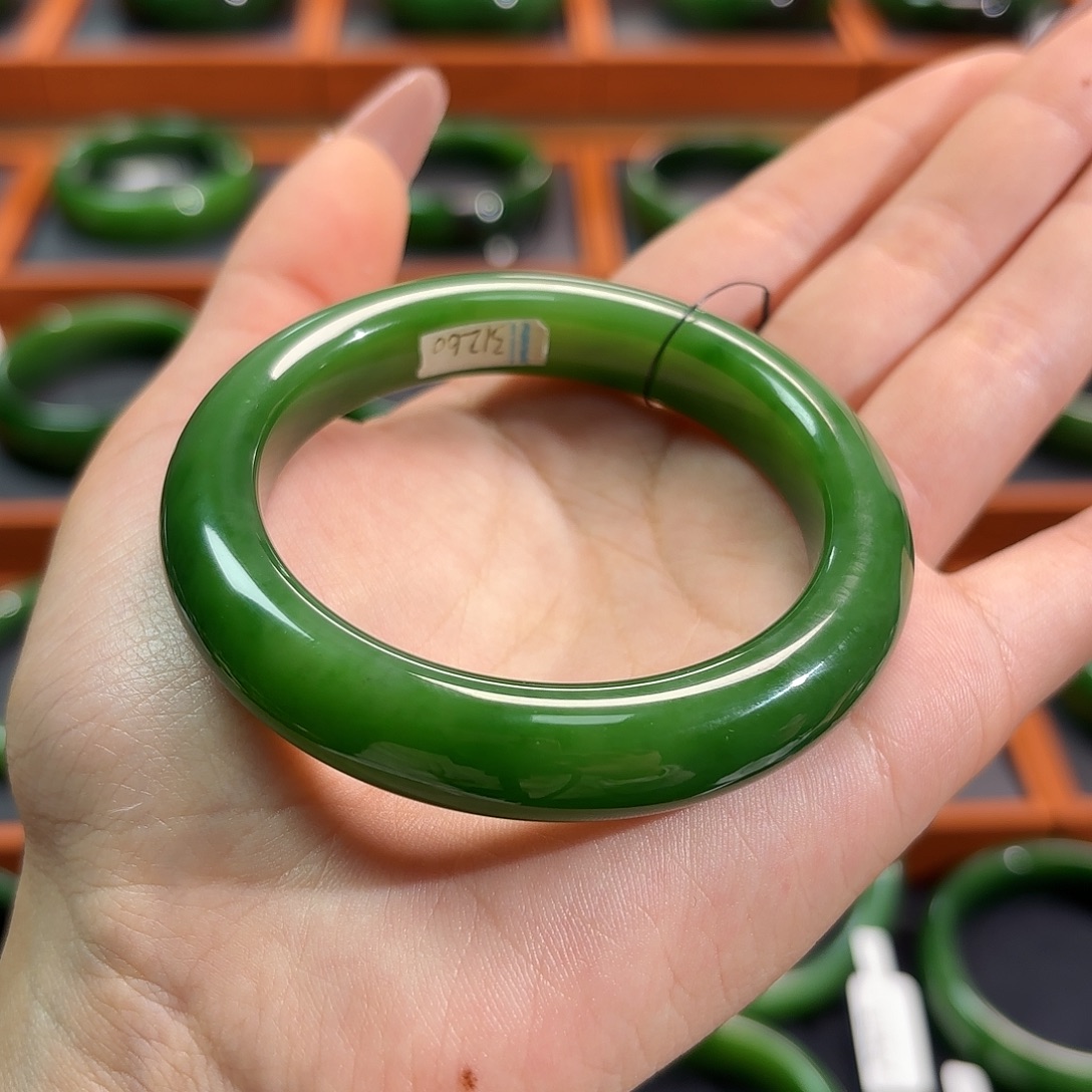 和田玉（碧玉）未镶嵌手镯白加绿5253