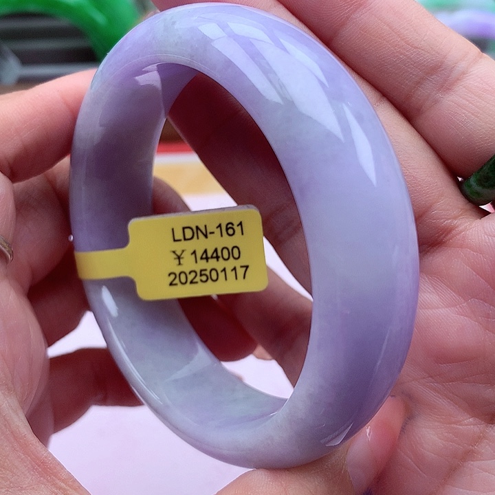 翡翠手镯未镶嵌翡翠