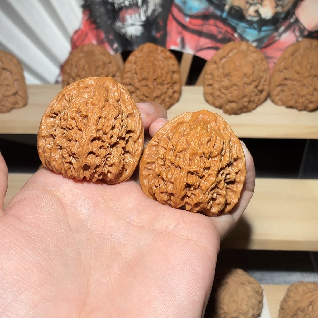 悠***歌文玩核桃吊坠200，