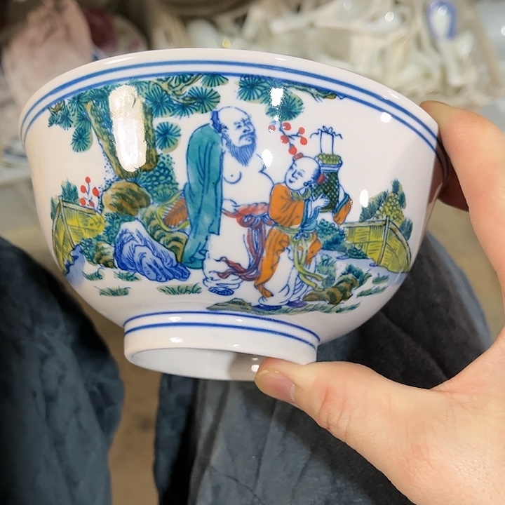 瓷片//////直径15厘米。红。