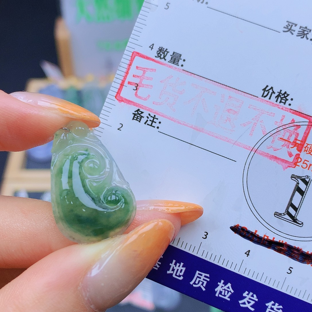 翡翠未镶嵌颈饰翡翠