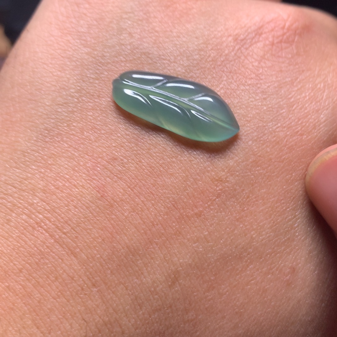 翡翠未镶嵌颈饰天空蓝冰叶子