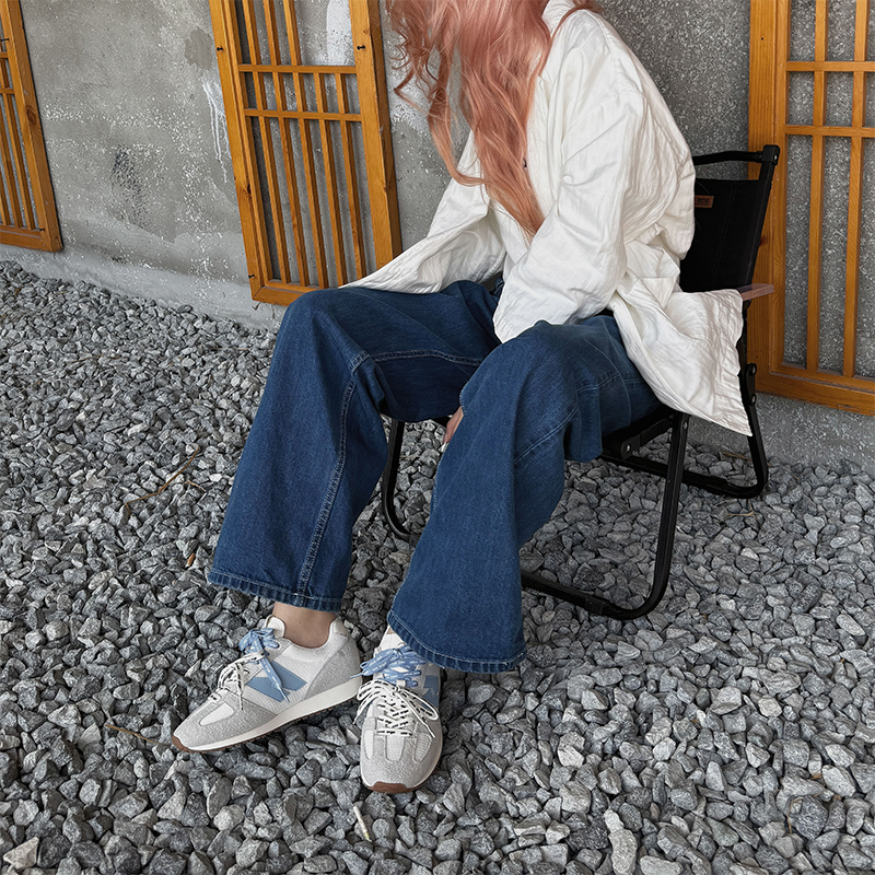 小发喵「阿甘鞋浅色系简约美学｜双色鞋带点睛 都市摩登新风尚」