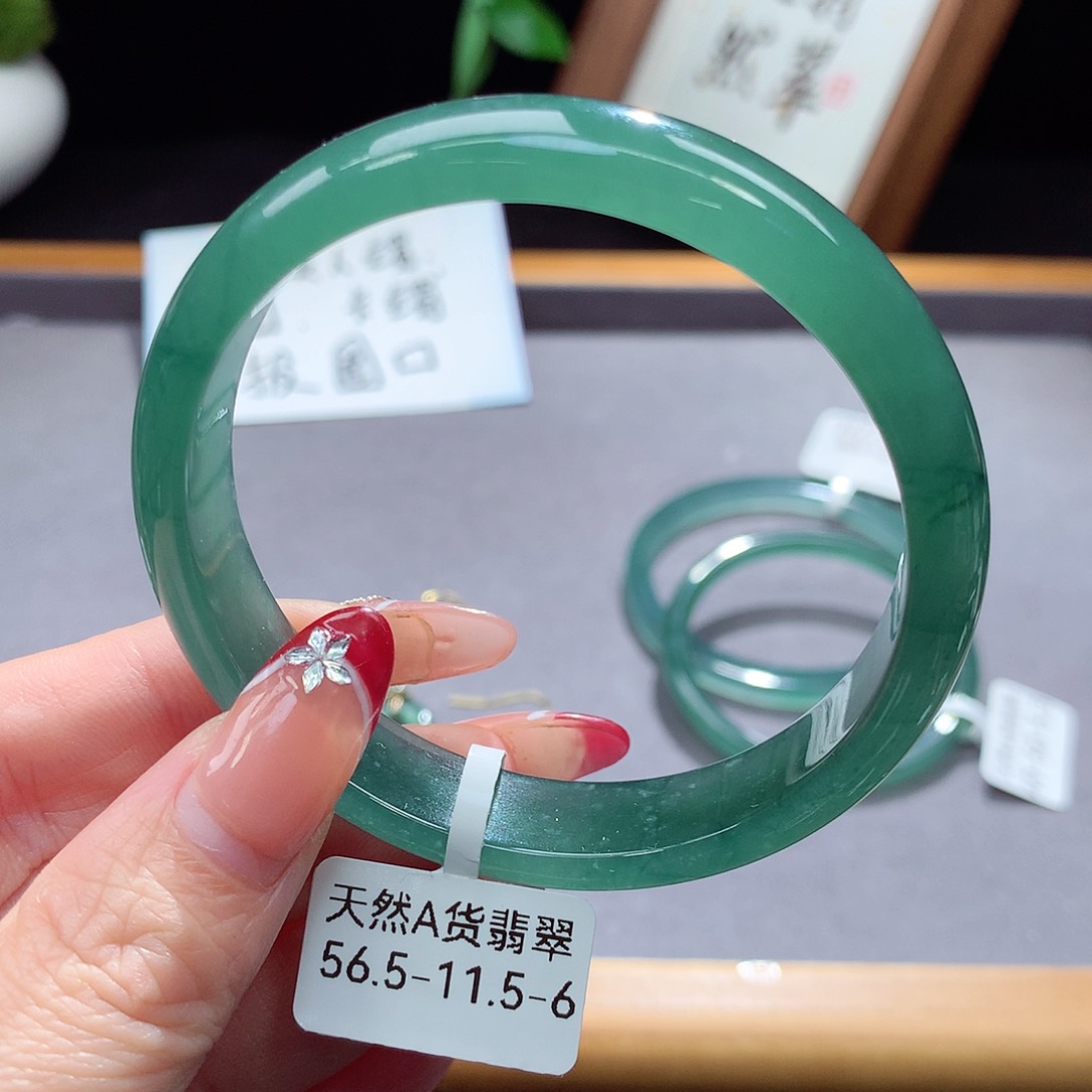 翡翠手镯（圆镯）未镶嵌