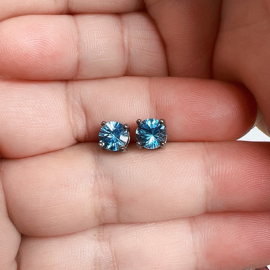 托帕石耳钉银S925镶嵌仫*