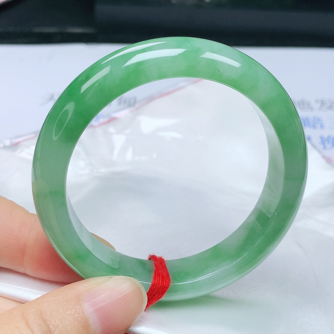 翡翠手镯未镶嵌正5253