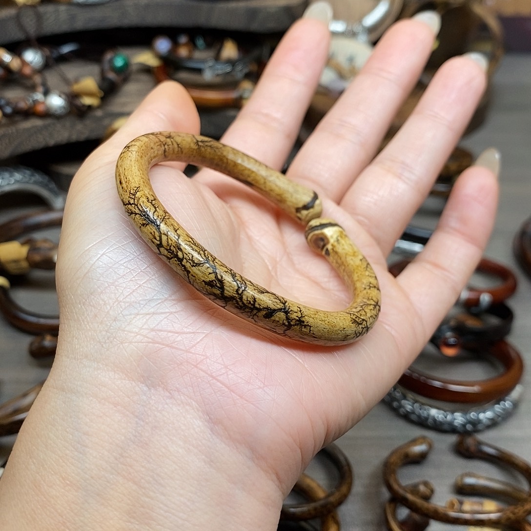 吊坠藤艺鸡血电击15/17手围