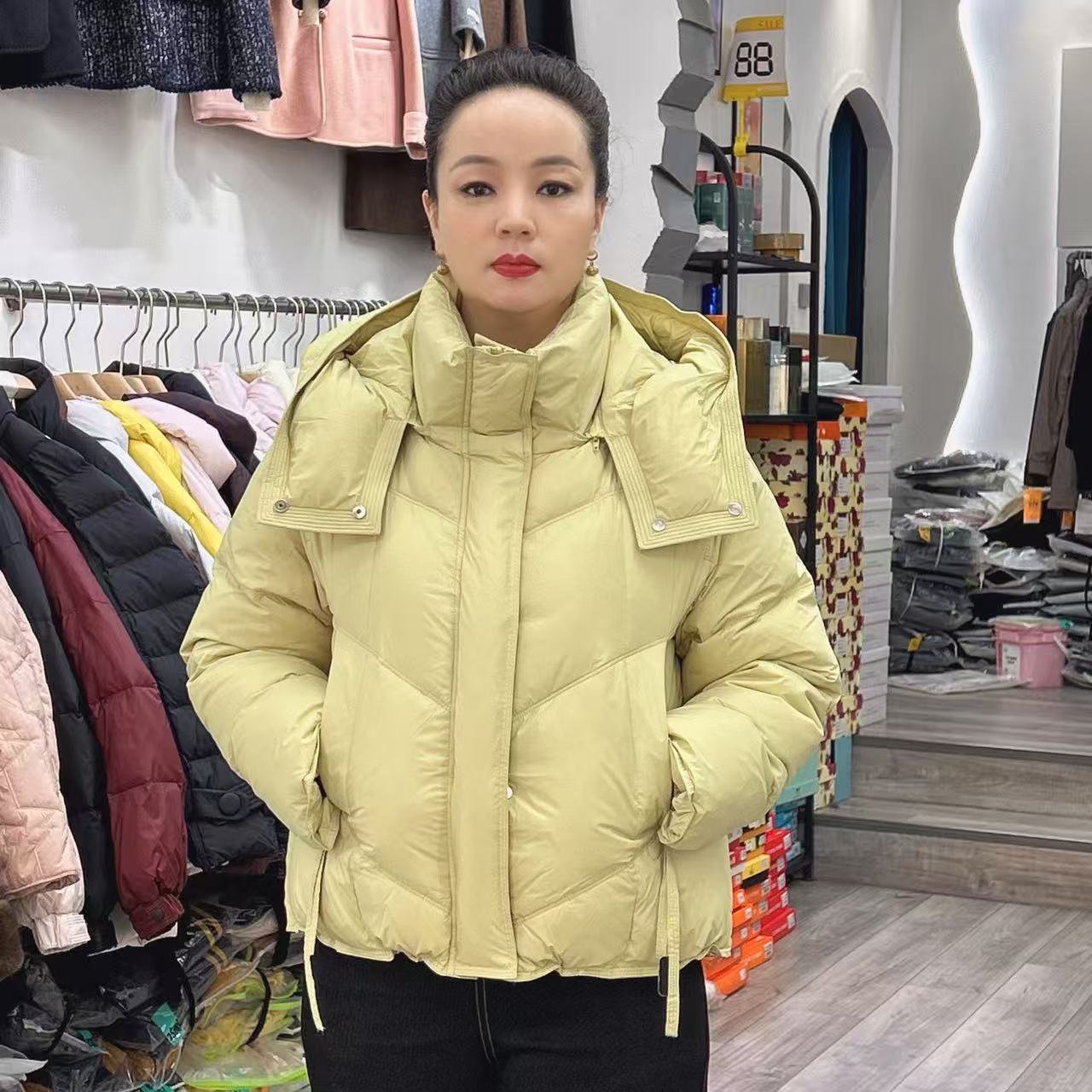 冬季新款羽绒服连帽短款女时尚加厚保暖韩系休闲小个子外套