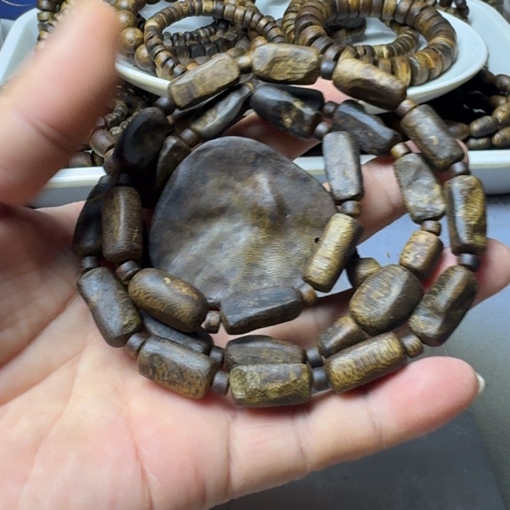 沉香手串霞*乌身手串26克