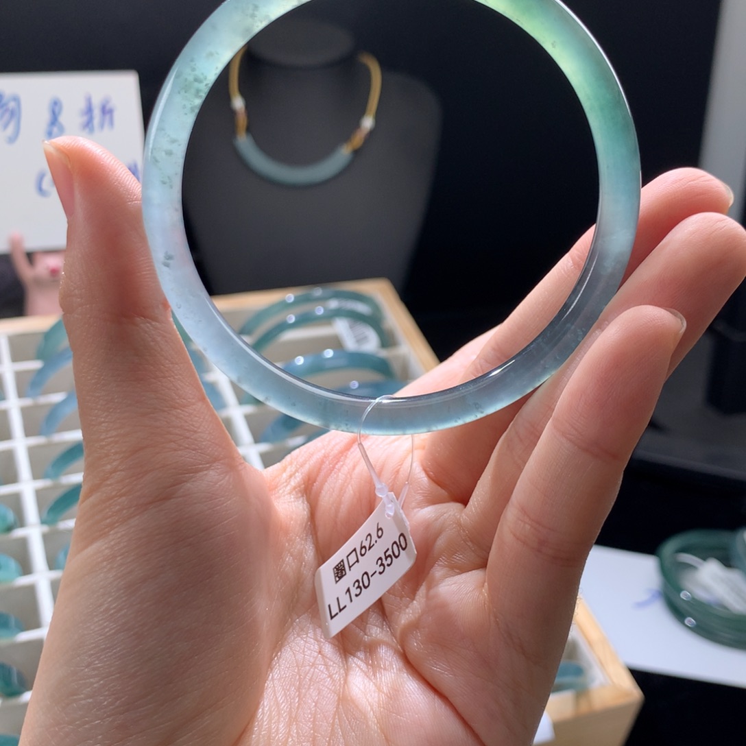 翡翠未镶嵌手镯天然翡翠手镯