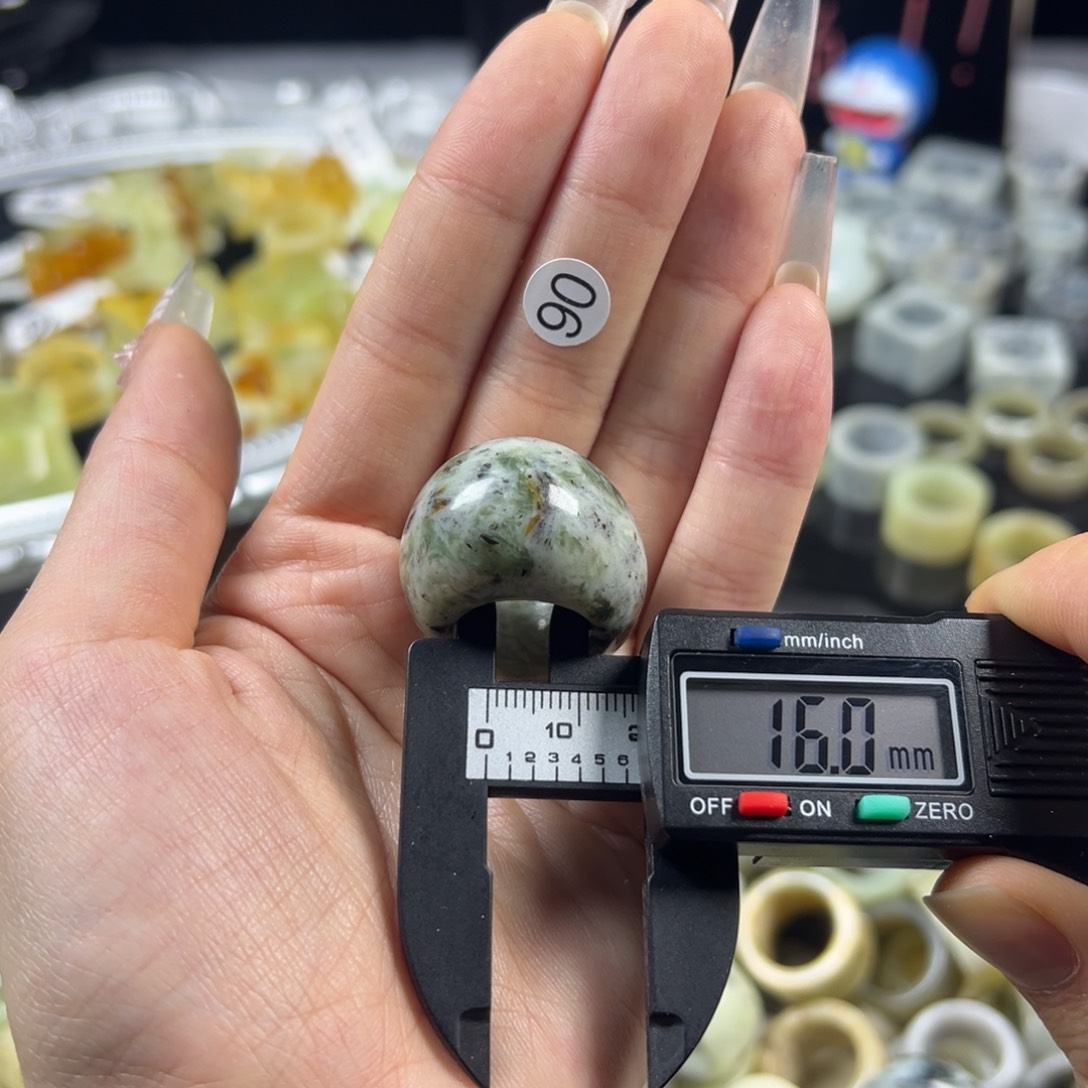 蛇纹石玉未镶嵌戒指