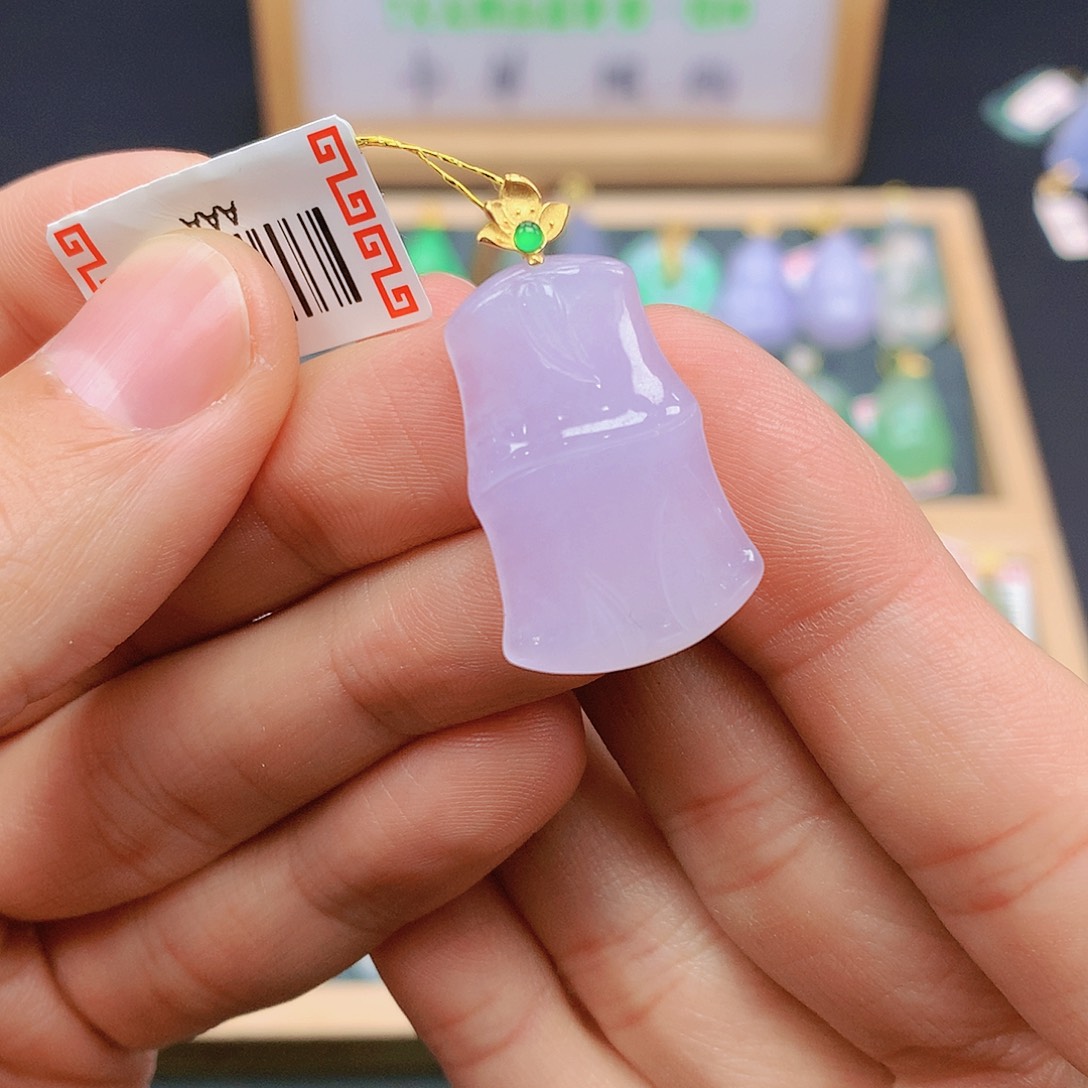 翡翠18K金镶嵌颈饰翡翠