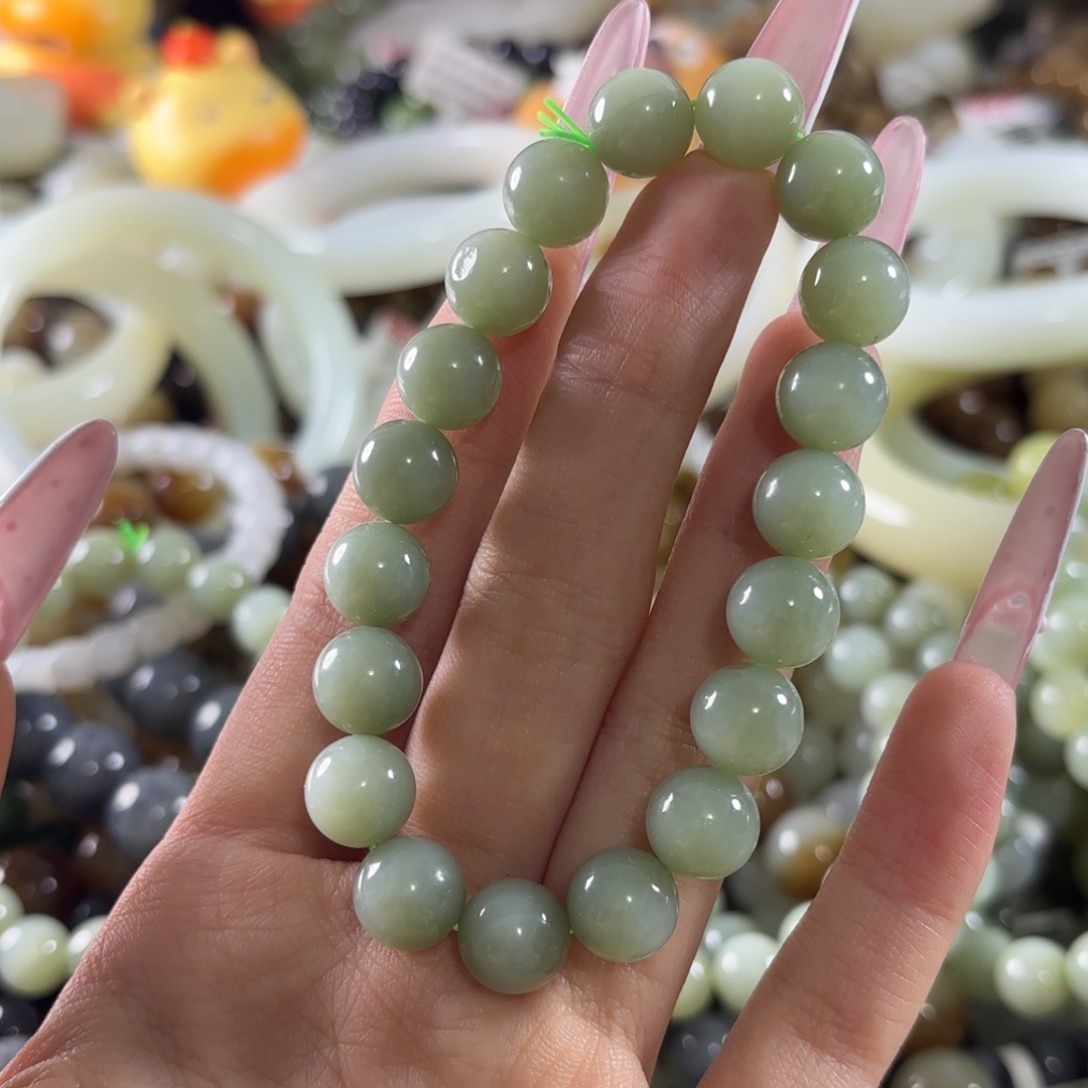 熊****和田玉未镶嵌手链408