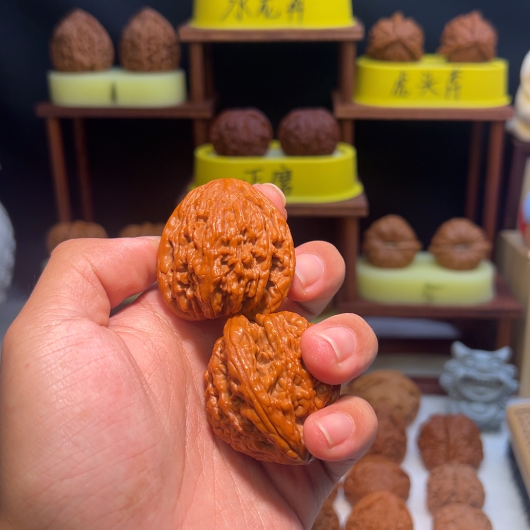 阿***傅吊坠文玩核桃高差1尺全品42虎头王
