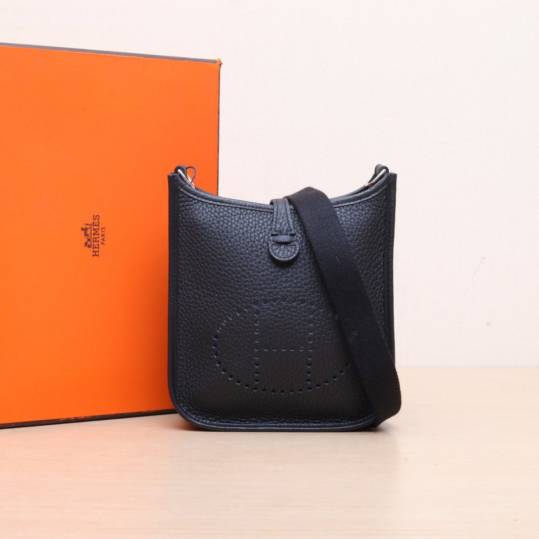 全新未使用 Hermes/爱马仕 小花6欢 Evelyne MINI 黑色 TC皮W刻包