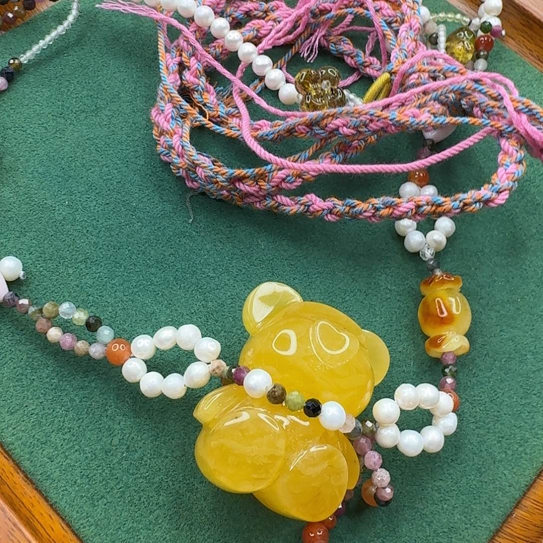 琥珀颈饰未镶嵌琥珀颈饰