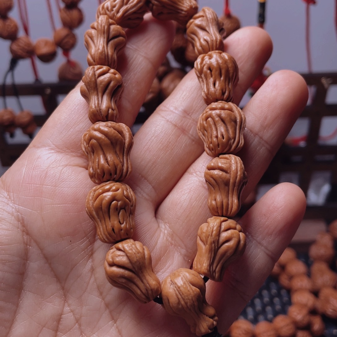 木质类龙纹桃枭手串