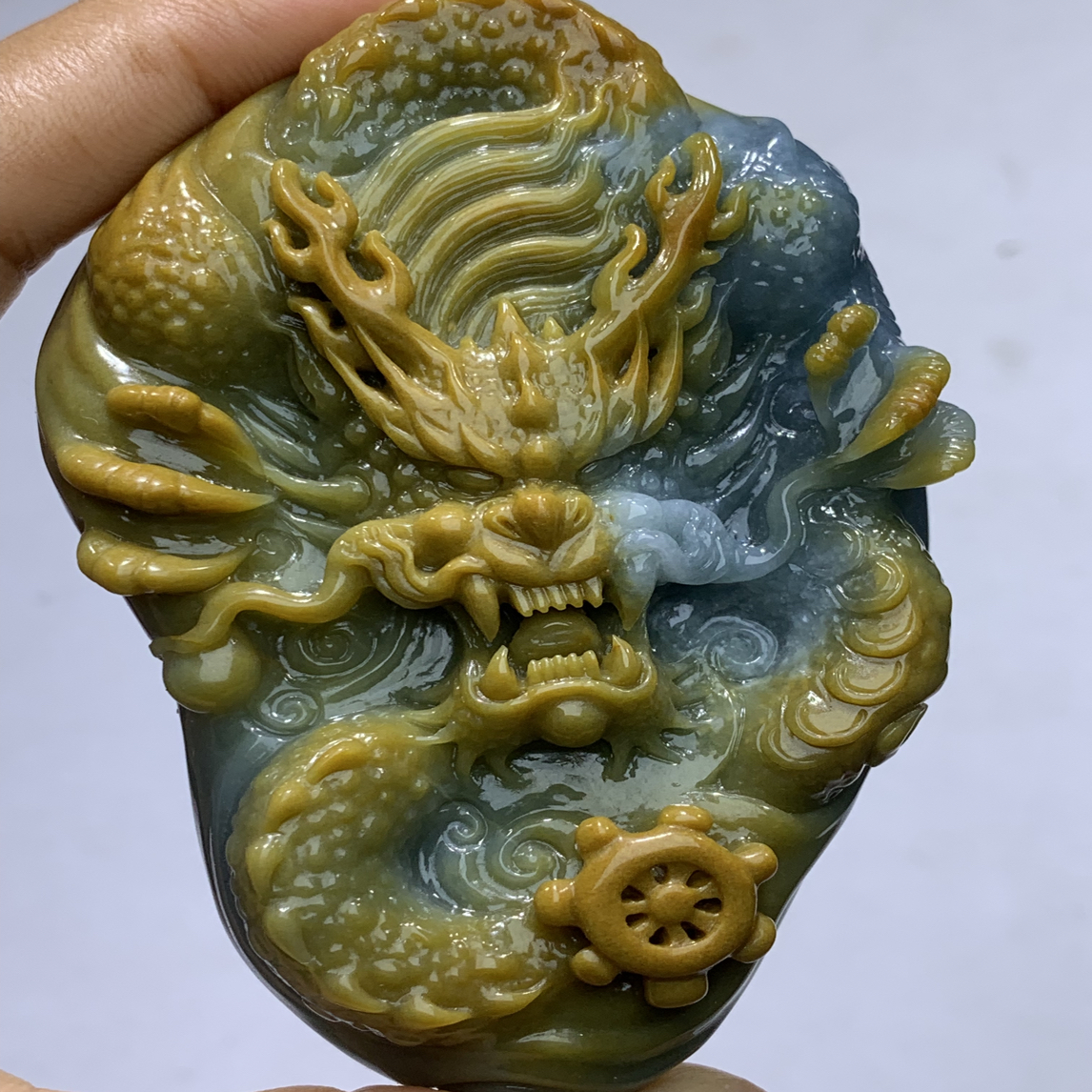 天然翡翠Ａ货纯手工立体精雕霸气龙牌