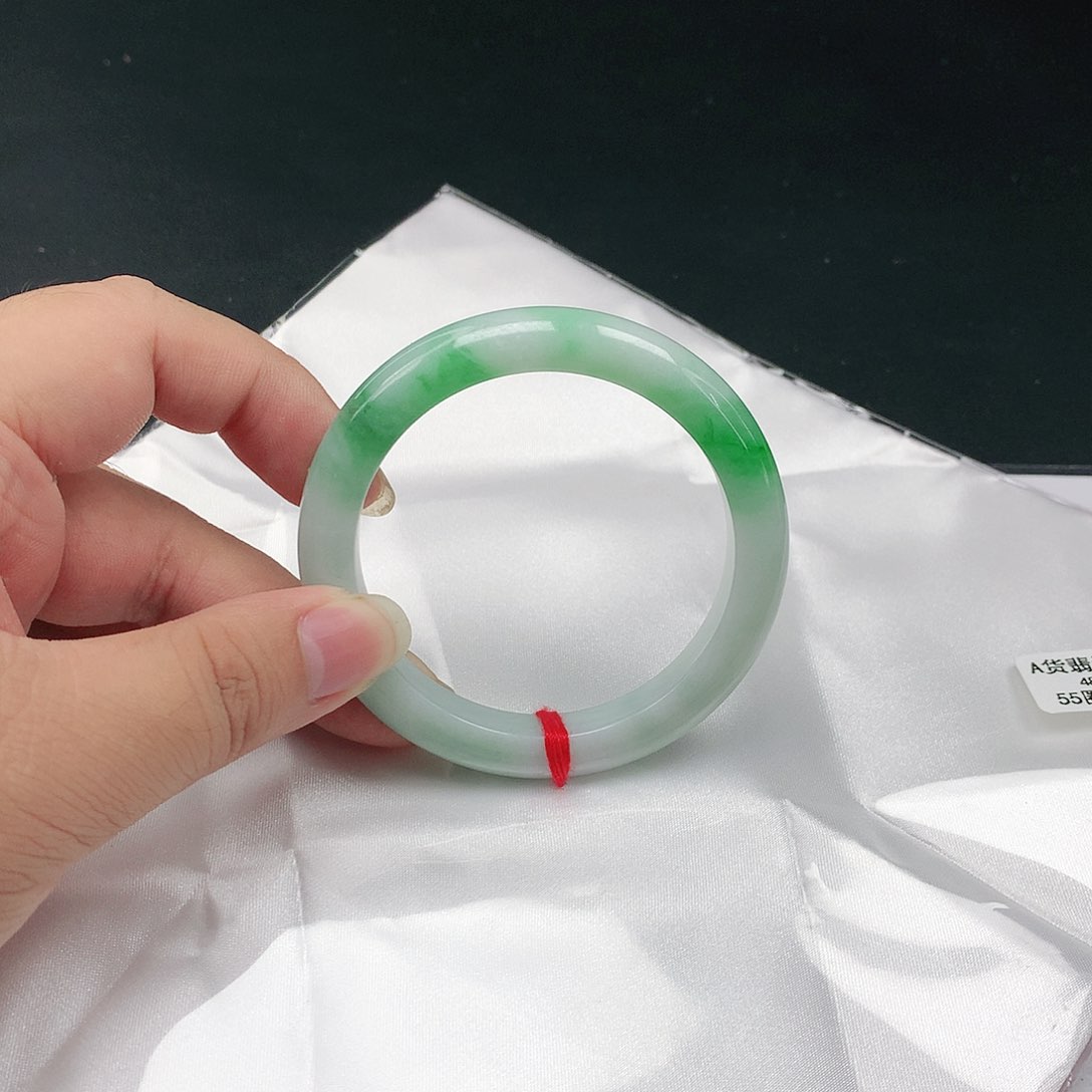 翡翠手镯未镶嵌翡翠088