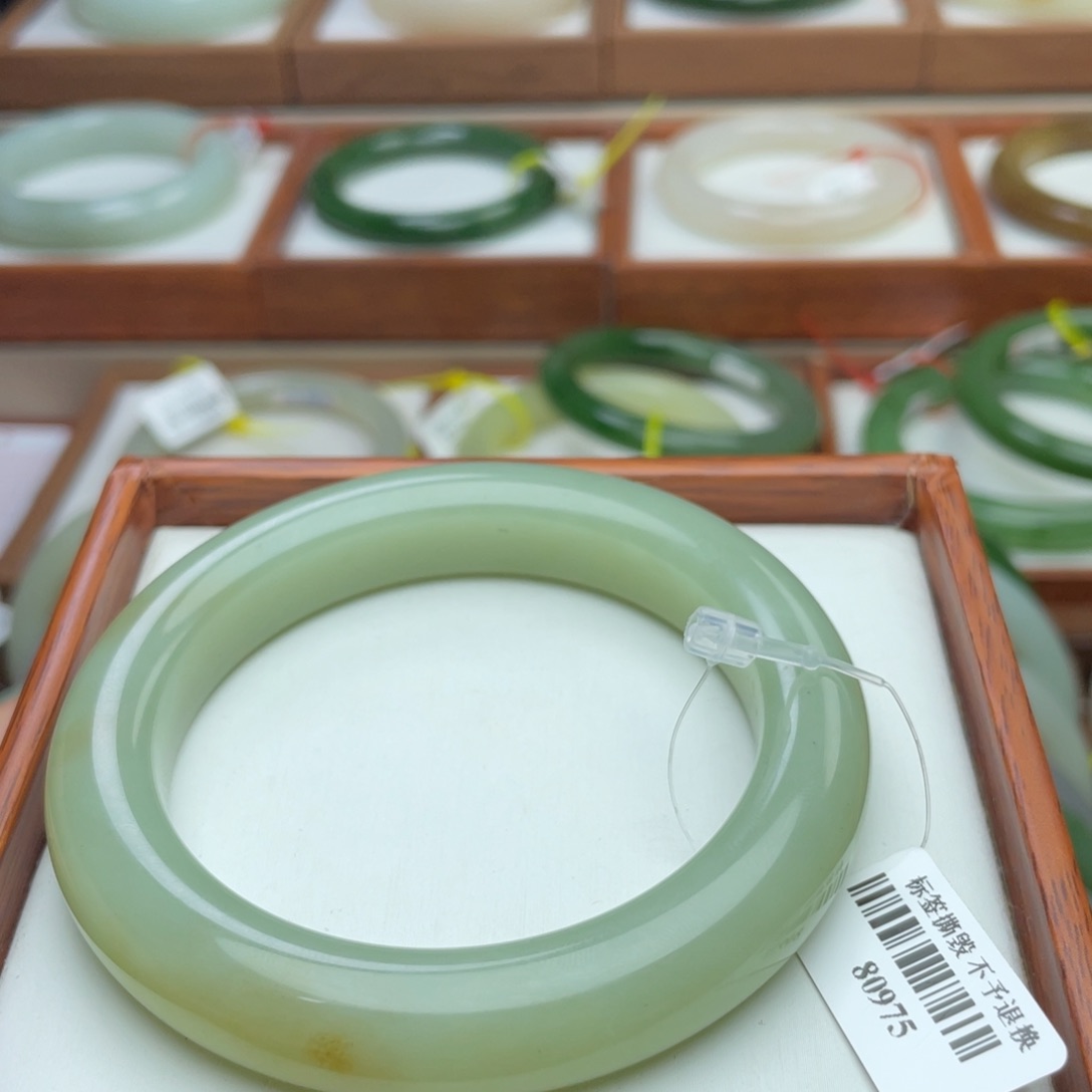 【闪购商品】和田玉手镯未镶嵌56.6