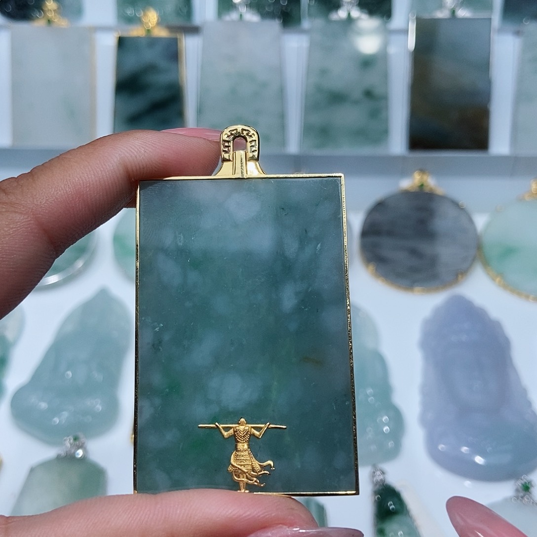 翡翠颈饰18K金镶嵌缅甸