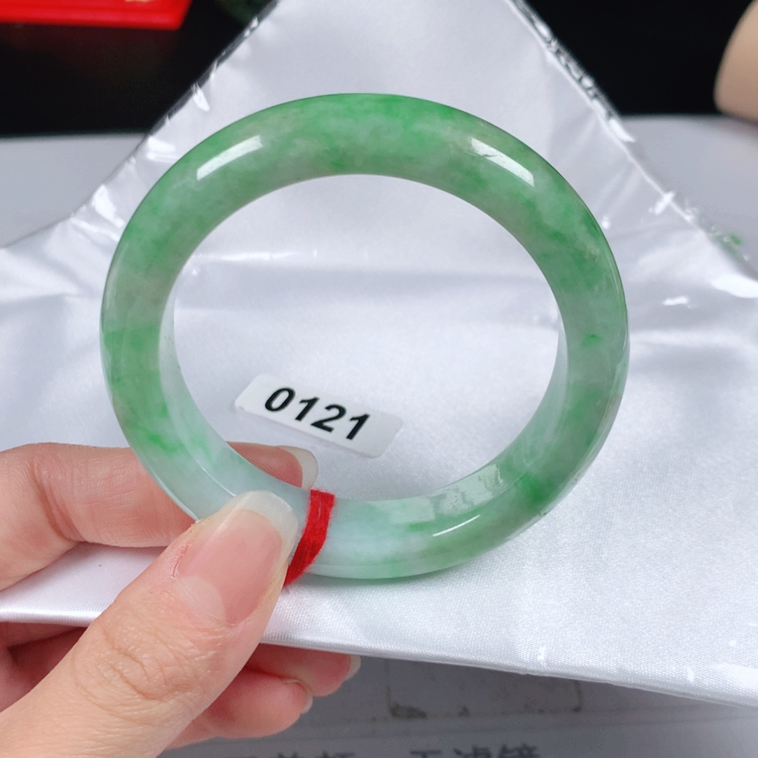 翡翠手镯未镶嵌53圈