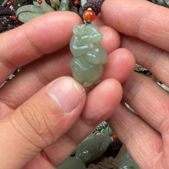 和田玉吊坠未镶嵌