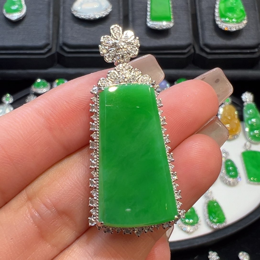 翡翠吊坠(不含链)18K金镶嵌R****?48小时鉴赏期