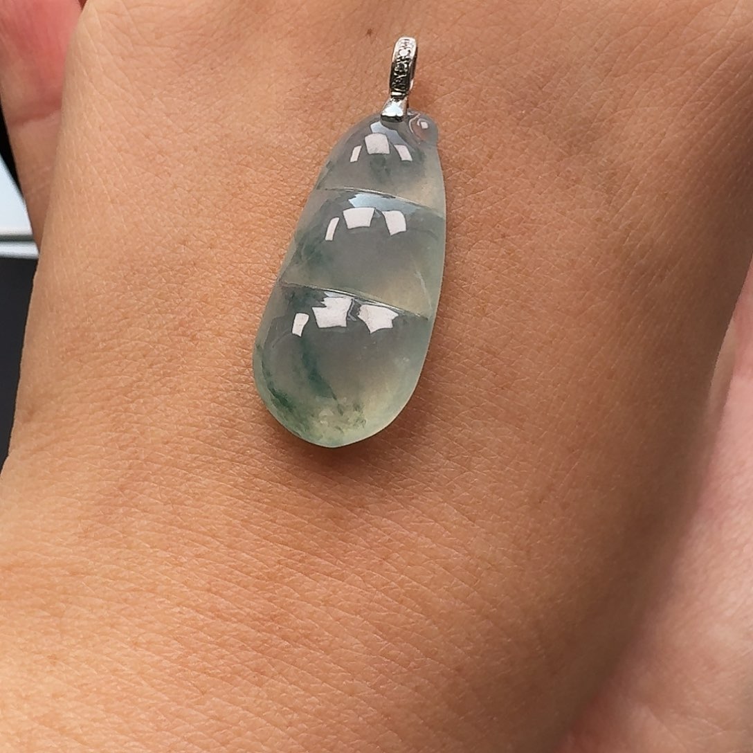 翡翠颈饰18K金镶嵌豆