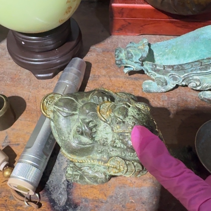 铜金蟾摆件一个炸漏了