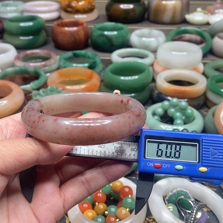 石英质玉手镯未镶嵌