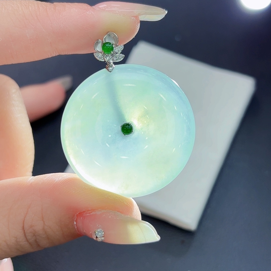 翡翠颈饰18K金镶嵌平安扣