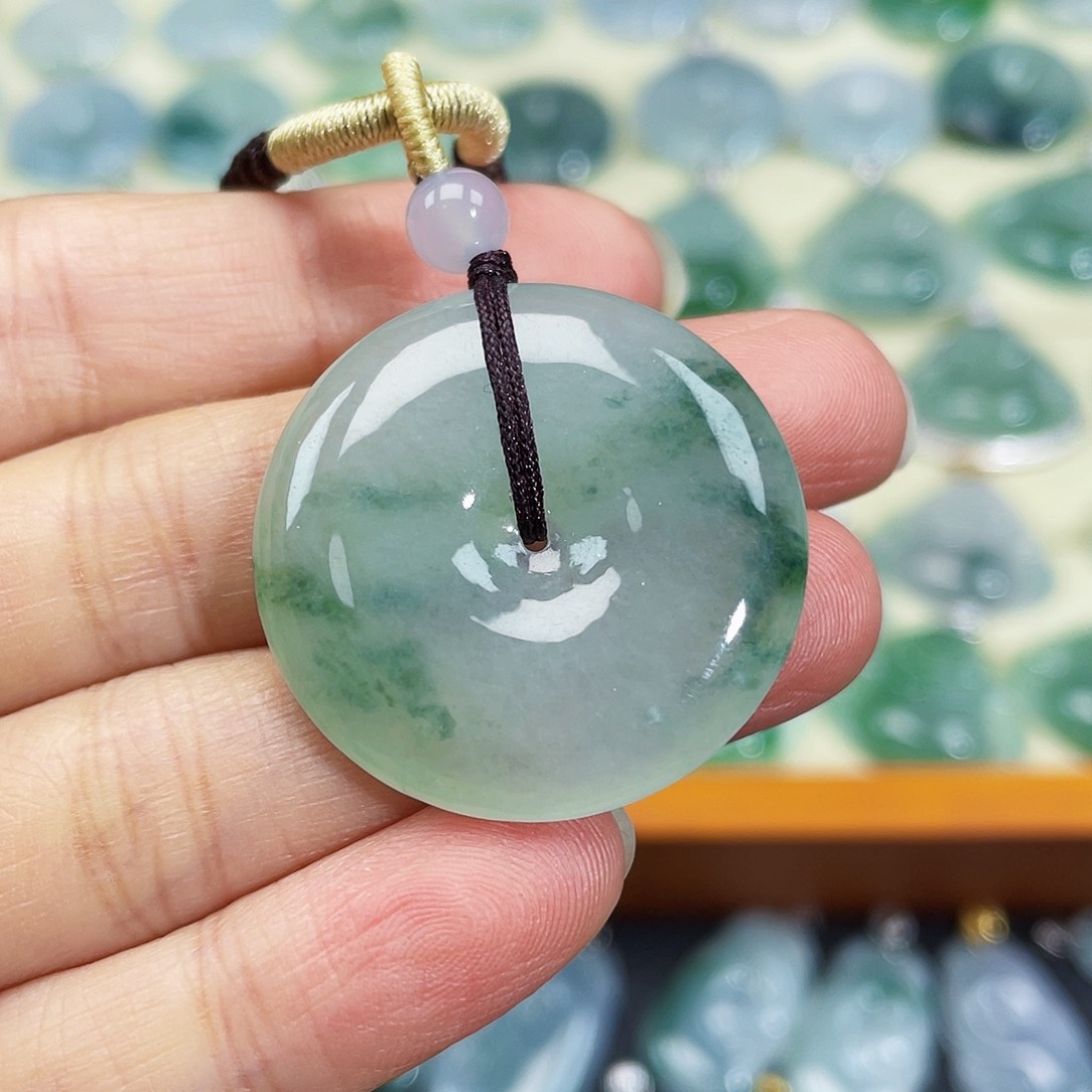 翡翠颈饰未镶嵌吊坠